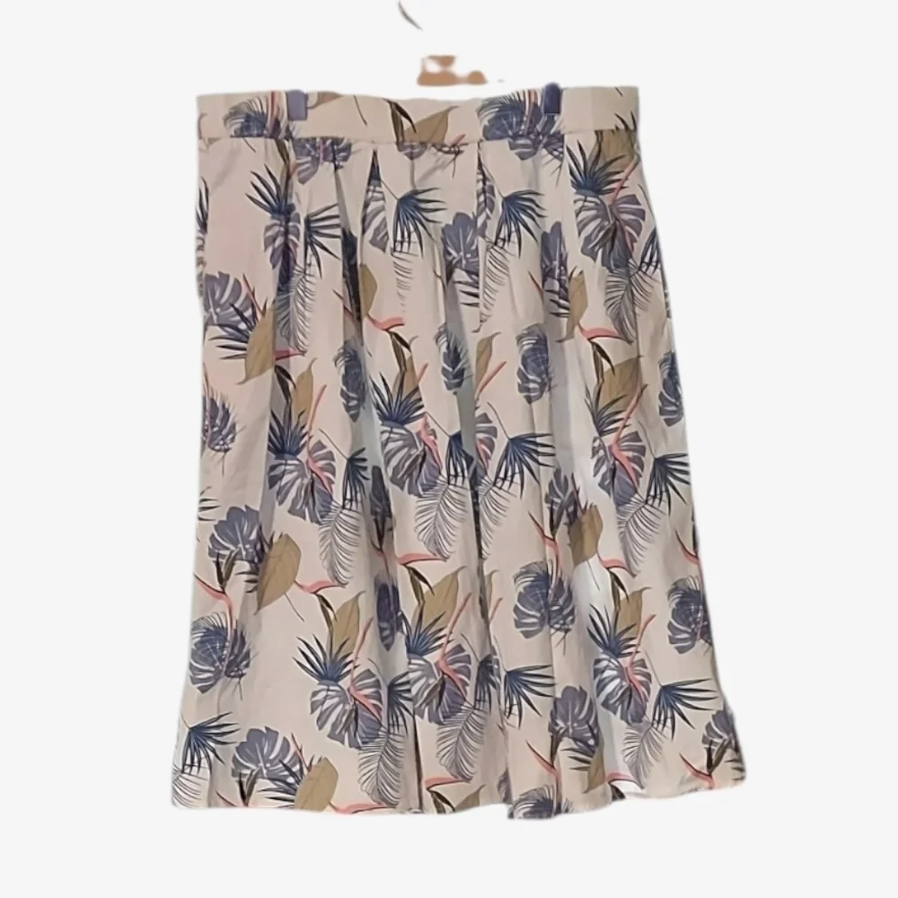 NWT Tandisk White A-Line Skirt with Blue Leaf Print ~sz Large - Picture 2 of 5